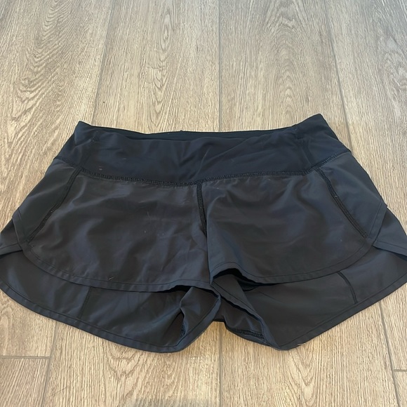 Lululemon Speed Up Short 2.5’ EUC - Picture 1 of 10
